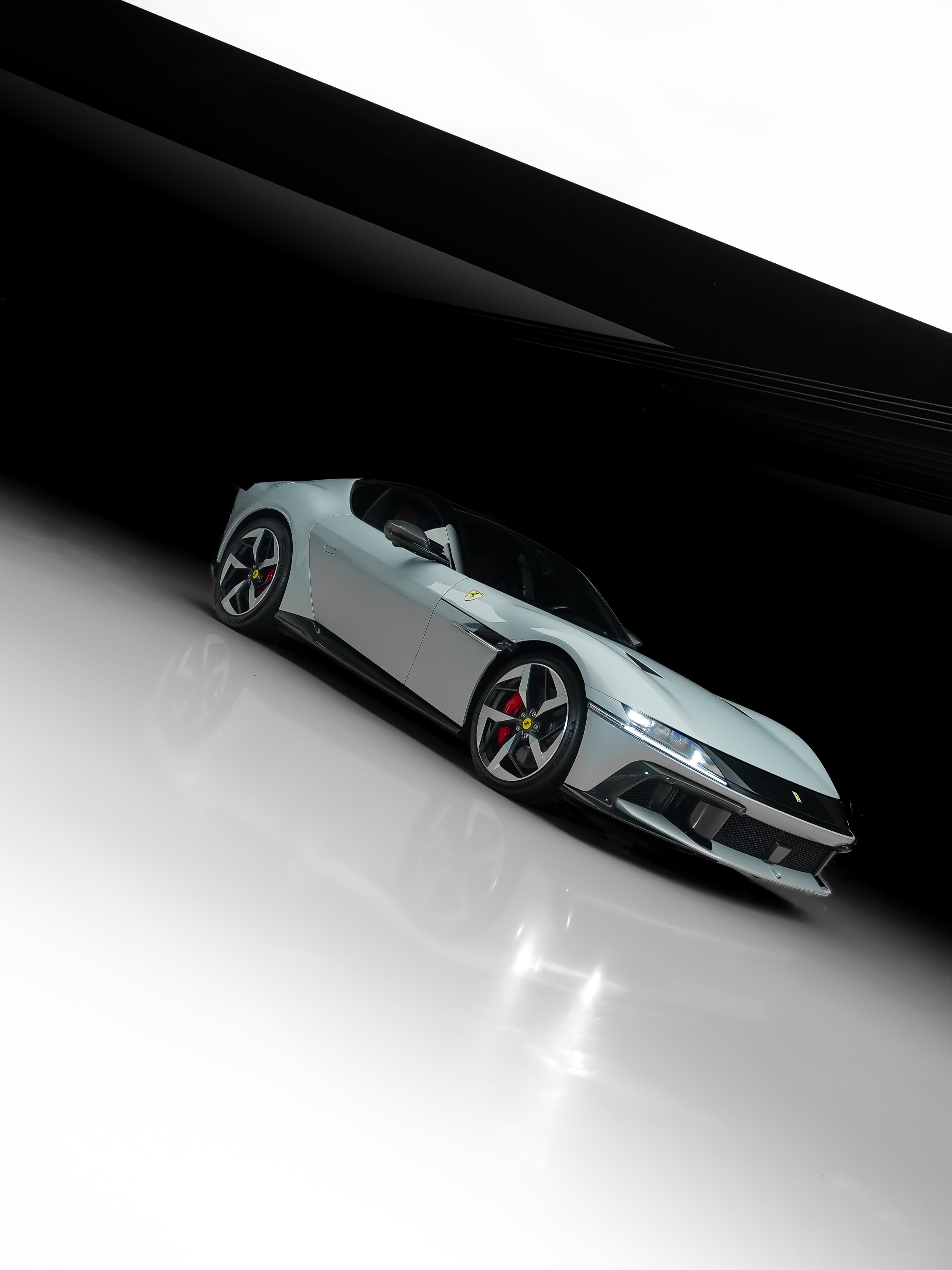 迪拜 Ferrari 12 Cilindri油漆: Grey 