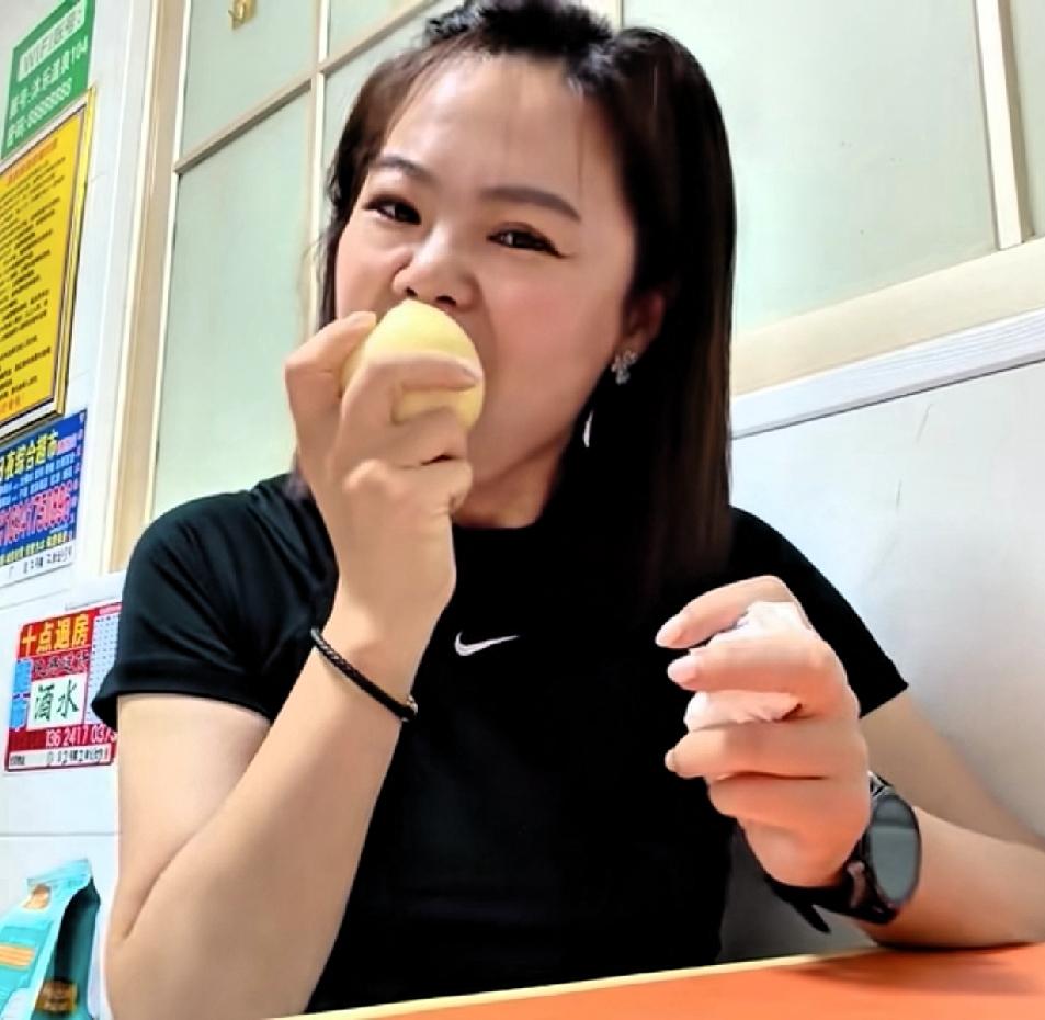 苦茶丹丹香，狂搂海鲜，肚子比胸高了！
伙伴们，今天吃海鲜大餐，这不过年了吗！我爸
