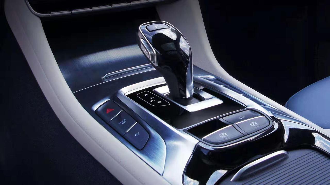 名爵eHS内饰、部分配置曝光，12.3英寸虚拟仪表、10.1英寸触控大屏、BOS