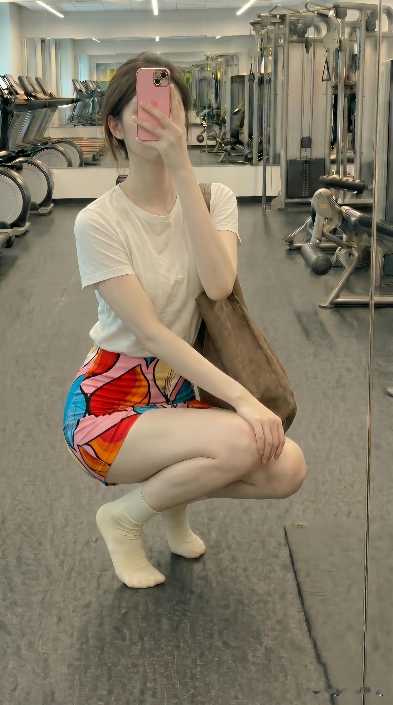 健身房日常碎片，运动和彩色的夏天都很适配，努力流汗，快乐变美～