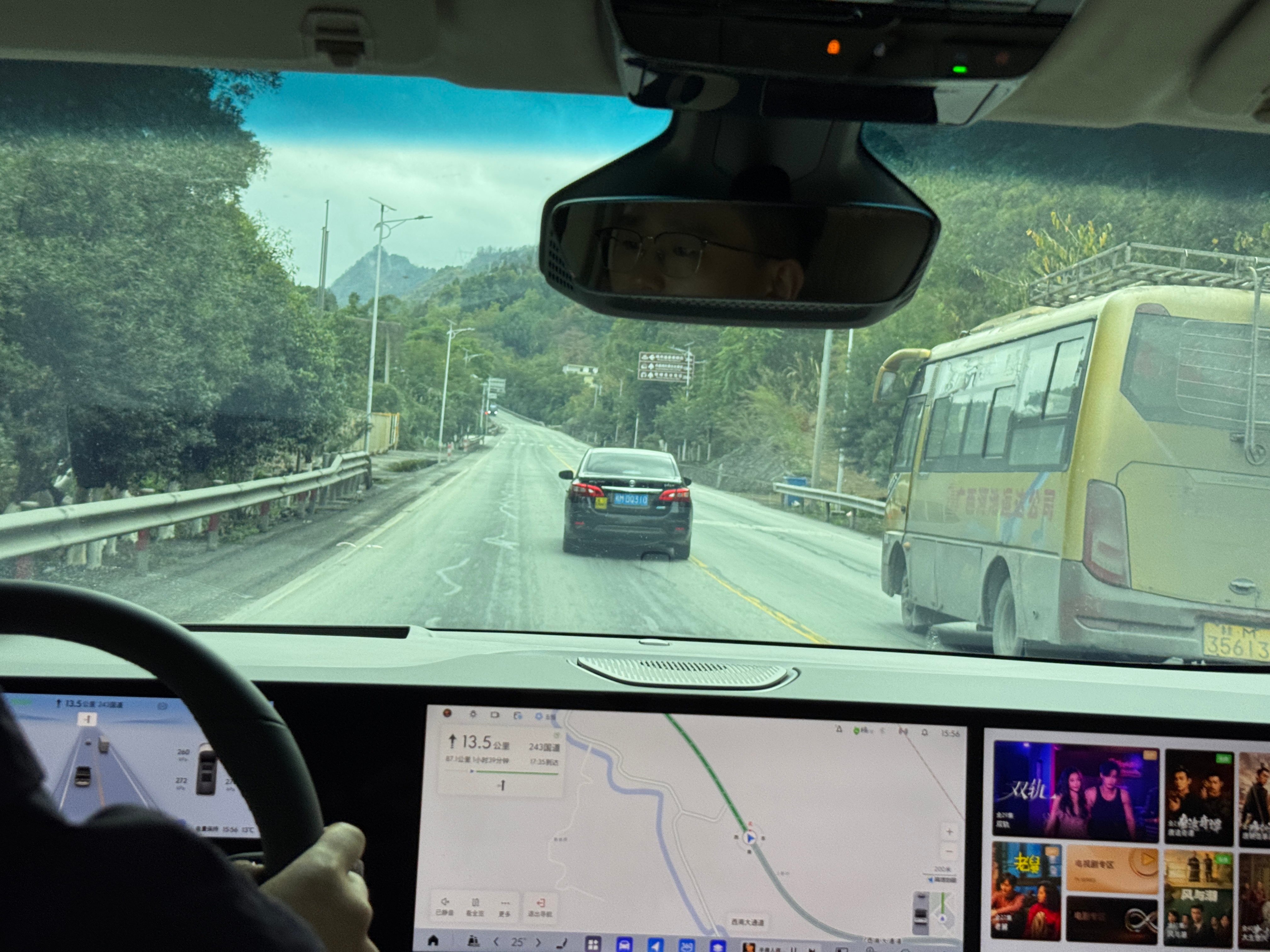 猛士M817 赶紧出4座/6座吧哪怕第三排就是狗座呢 我就想我坐后排的时候左右都