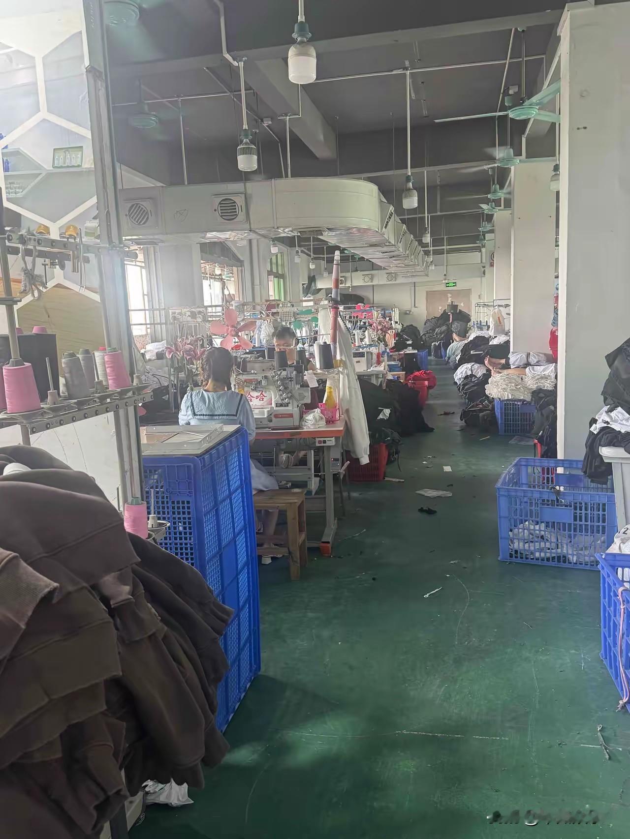 千万别进厂打工！

很多年轻人，二十来岁、三十出头，会去工厂流水线干活。每天重复
