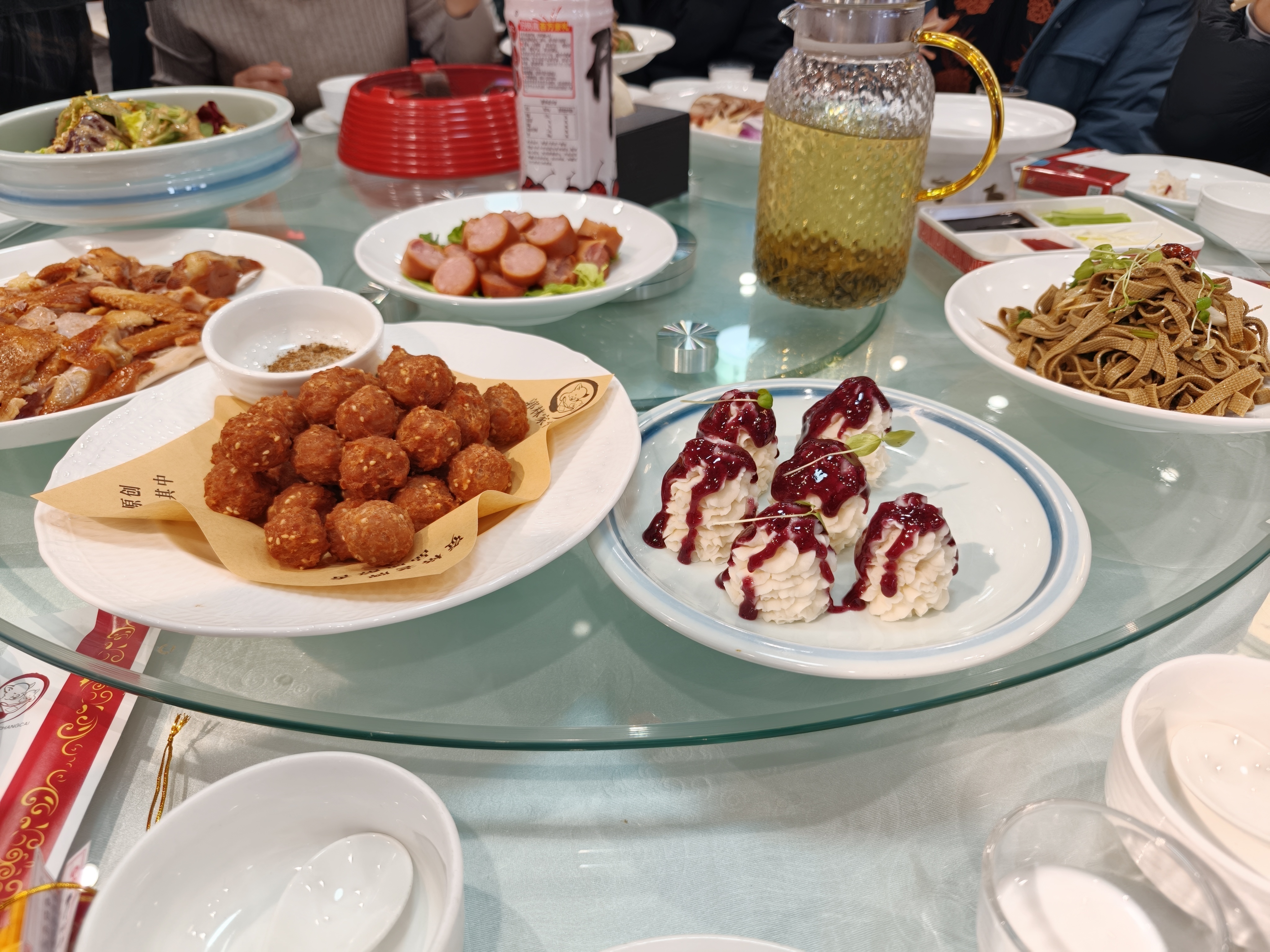 忙里偷闲今天朋友家的孩子满月粉丝们先吃沾沾喜气 