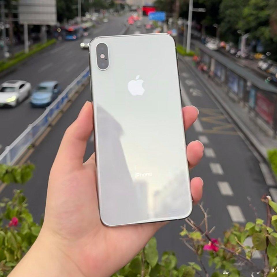 哪款iPhone可以封神肯定是xs max当时的惊艳成为多少人一辈子的白月光到现
