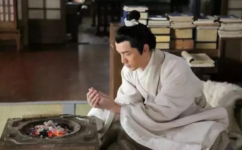 背了10年才懂！《琵琶行》里白居易没说透的中年心酸，藏在这3句里

十年前，我第