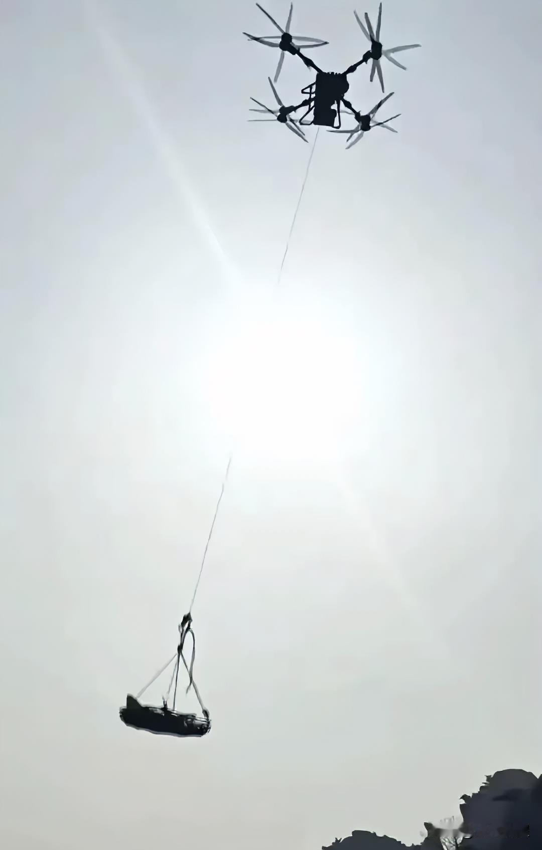 11月16号那天，山东有个叫“涛哥”的网红，都50多岁了，去崂山徒手攀岩的时候没