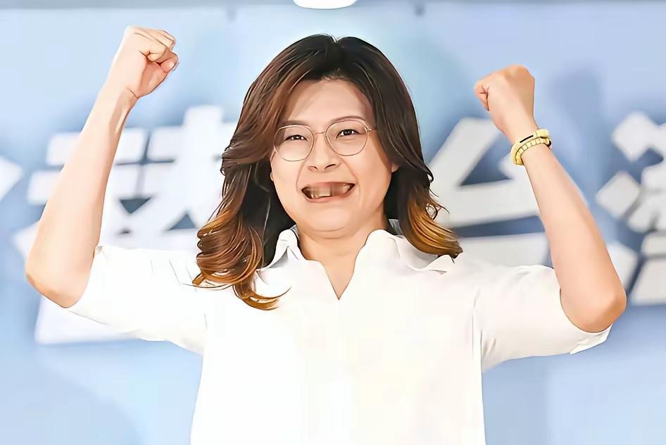 郑丽文踏上了故土，那一夜的梦格外深沉、安宁。祖国的兄弟姐妹用滚烫的热情包围着她，