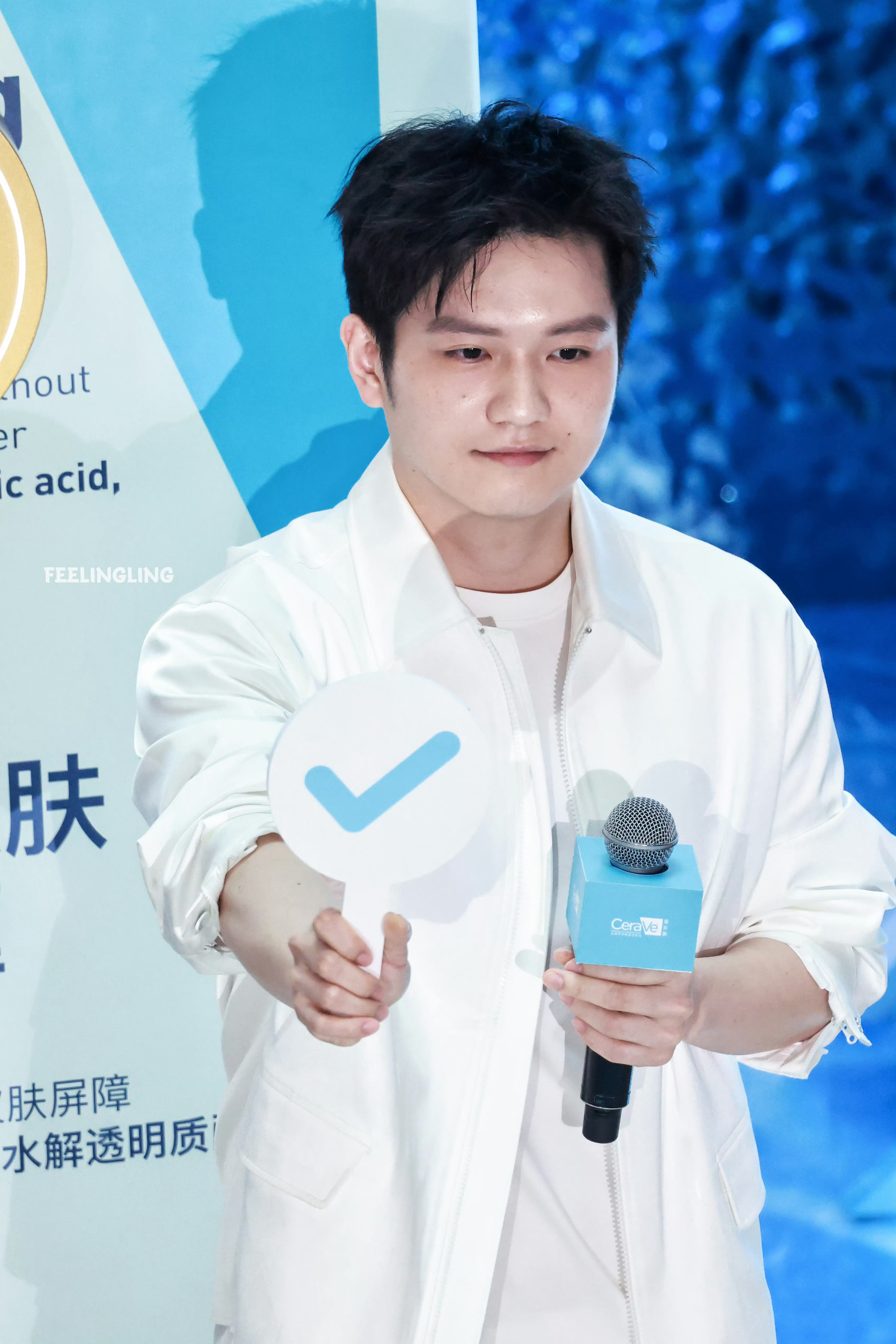 樊振东一袭白衣亮相现场山呼海啸是白马王子 是丈夫 
