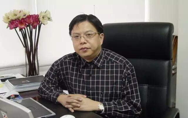 1981年，王子杰进入上海复旦大学，就读数学系。著名的女性杂志《米娜》也是他在书