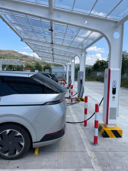 新能源车充电还难吗  现在新能源车充电还难吗？相比以往，肯定是要容易一些，不过节