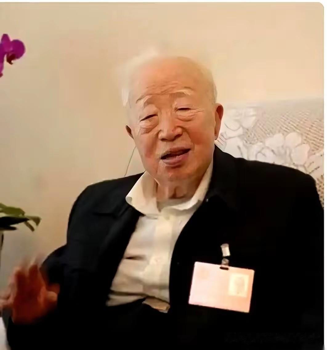 1985年黑龙江省委大院，所有人不约而同抬眼张望，刚公布的新任省委书记，竟是三十
