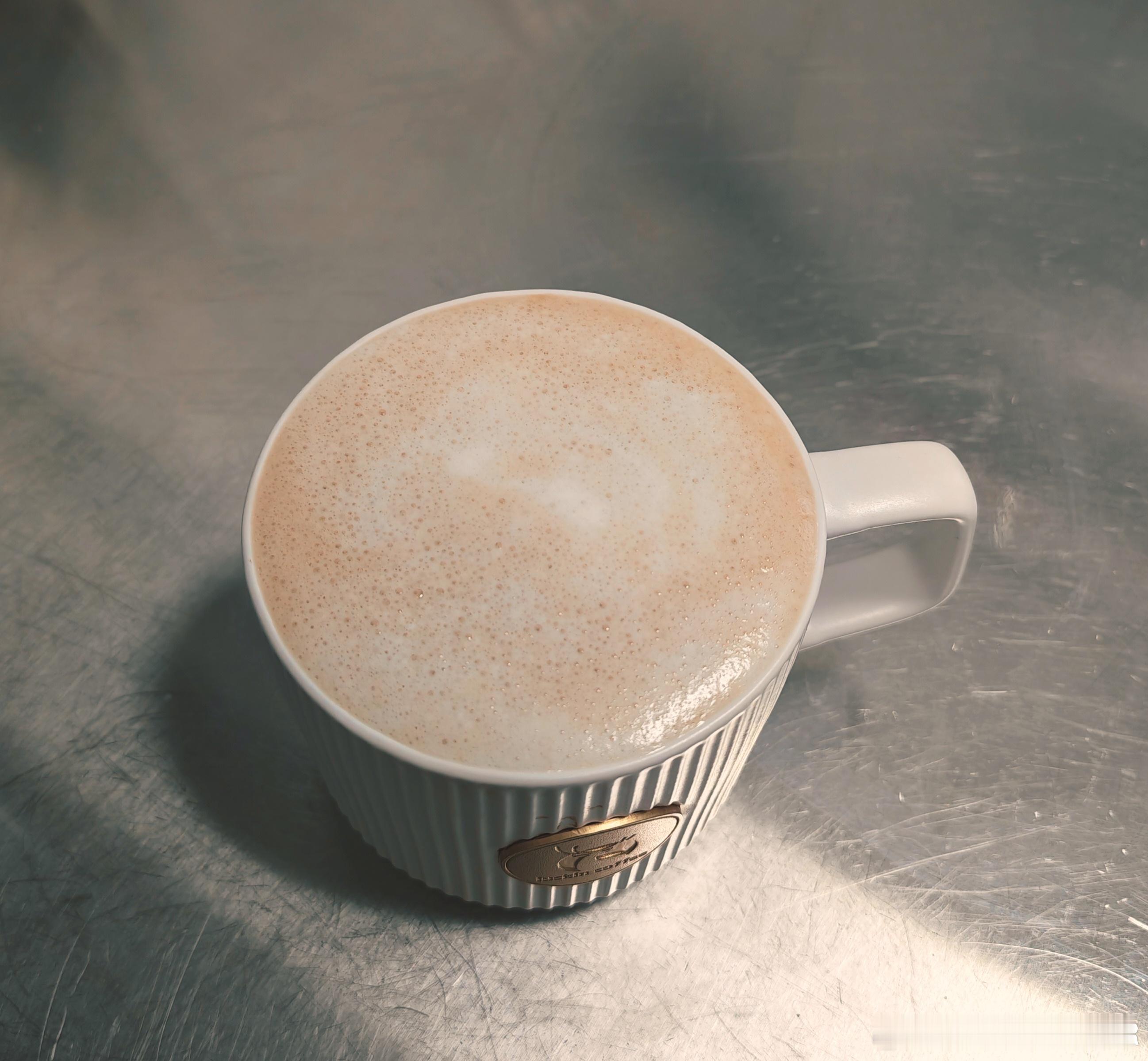 用东方树叶茉莉花茶自己调制的“老儿北京儿茉莉儿花拿铁儿” 