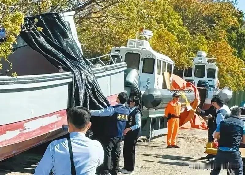 台湾海巡署只想赔钱了事，没那么简单！
    台湾地区海巡船在厦金海域撞到大陆渔