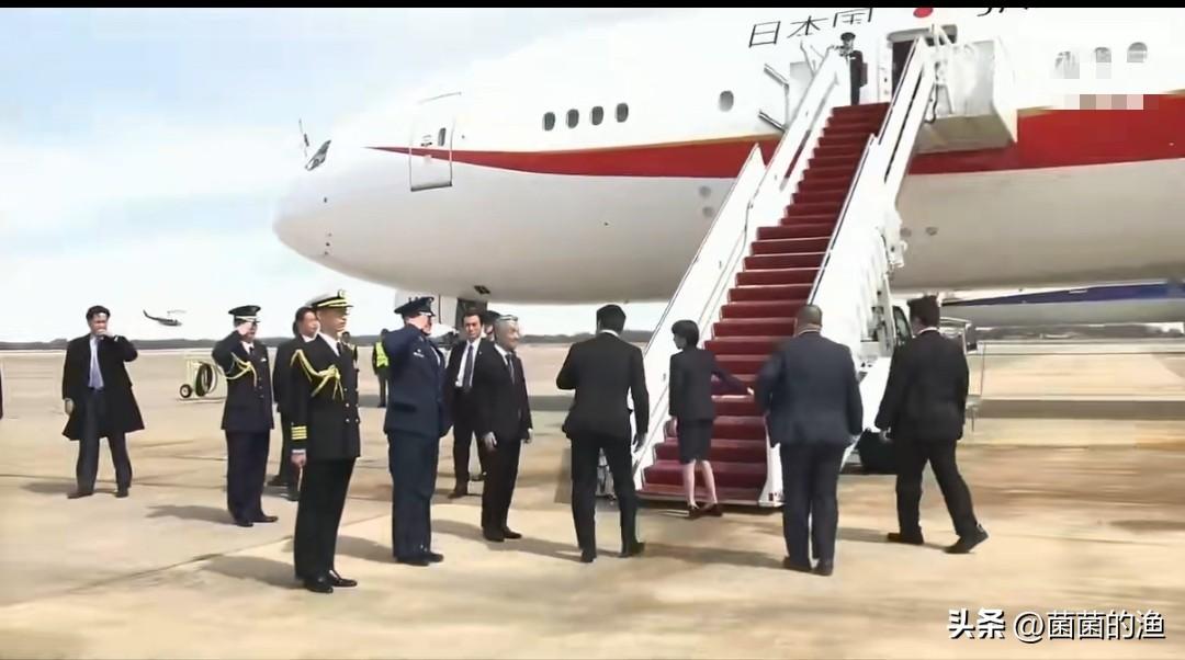 咱老百姓看热闹不嫌事大！高市早苗揣着730亿去美国“认爹”，结果爹不疼娘不爱，回