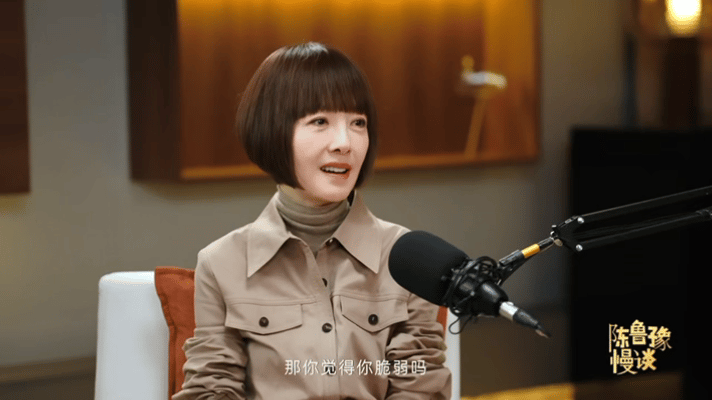 鲁豫把姜思达聊哭了鲁豫姜思达对谈上线 鲁豫用温柔共情打开姜思达内心，独自扛起三代