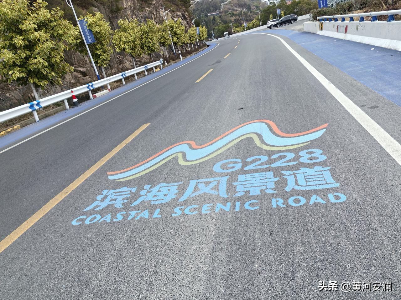 东壁村实在是个有趣的地方。它坐落于福建宁德霞浦县三沙镇，背倚青山、面朝大海，拥有