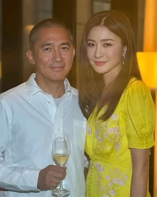 旁边这位女明星是谁，有认识的吗