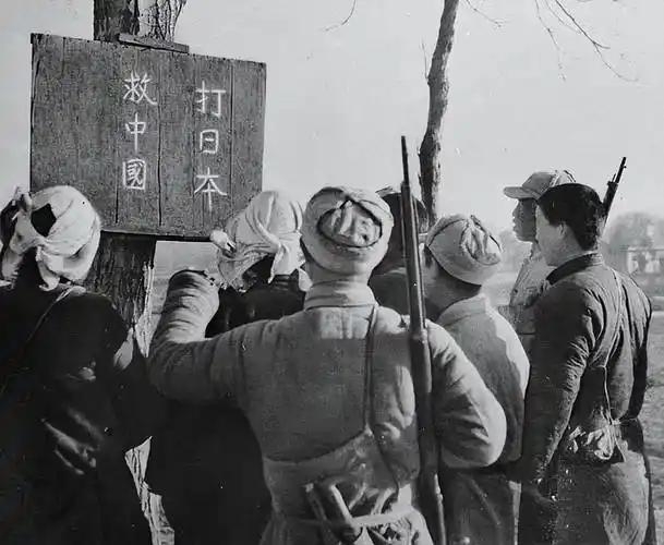 1940年代的山东文登县城，一支日军守备队正进行着史上最失败的