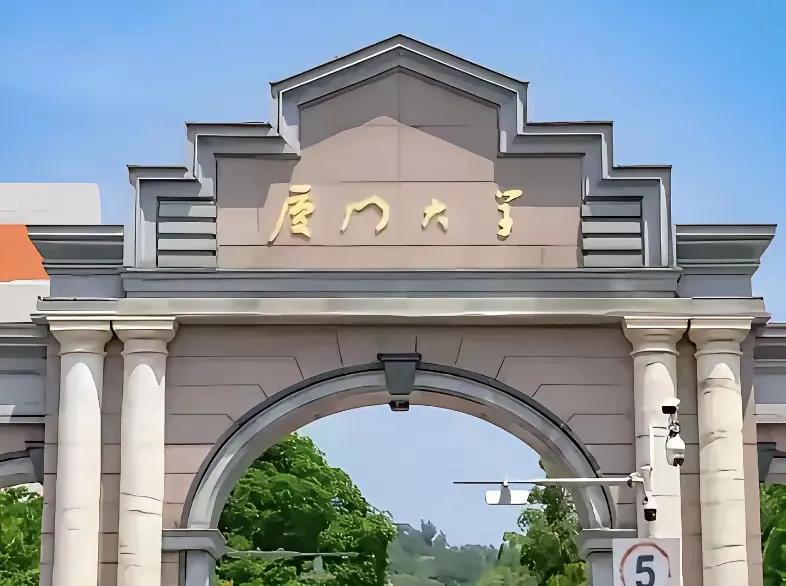 厦门大学，全国人民都在看你！
厦门大学这几天一下火了，不是因为这个985、211