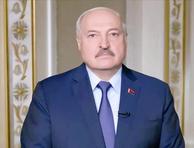 白俄罗斯总统卢卡申科最近直接抖出个大瓜，2023年南非金砖峰会前，他硬是把收拾好