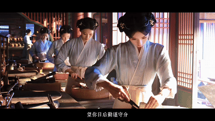 司宫令这个体型差司宫令 谁能拒绝司宫令绝佳身高差，丁禹兮微微俯身交谈，画面温柔自
