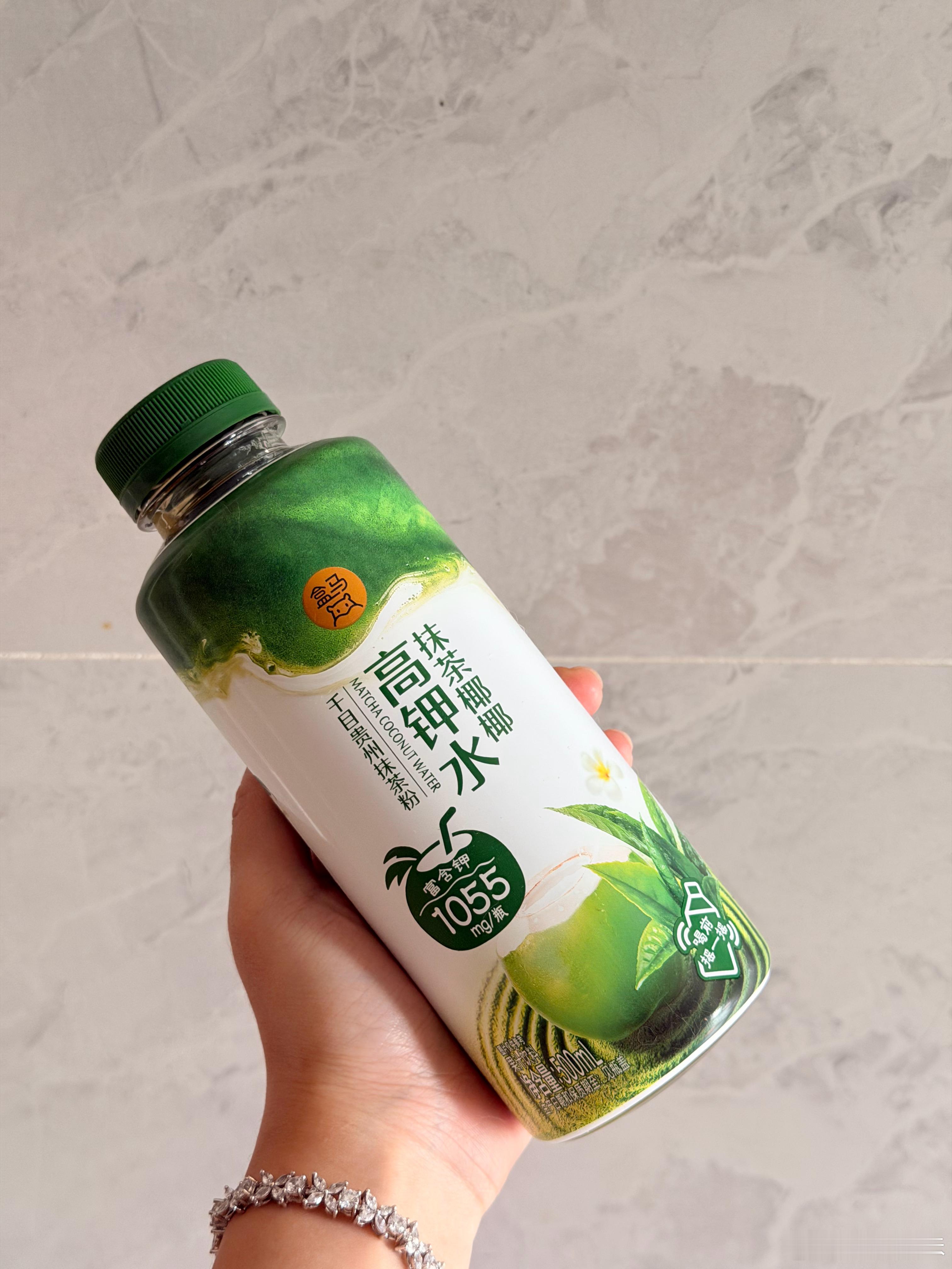 盒马这个高钾水好多人说不好喝太甜，但我喝完真的分分钟消水肿，不运动的时候甚至直接