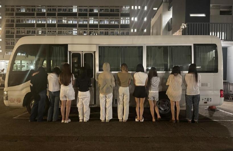 香港元朗警区特别职务队联同入境事务处人员昨日（2日）于区内展开代号「火石」（FL