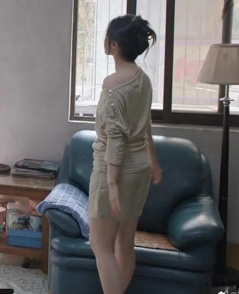 张婧仪这是分手后伤心过度，连身材管理都不做了吗？第一次见上镜胖成这样的￼ 刘大锤