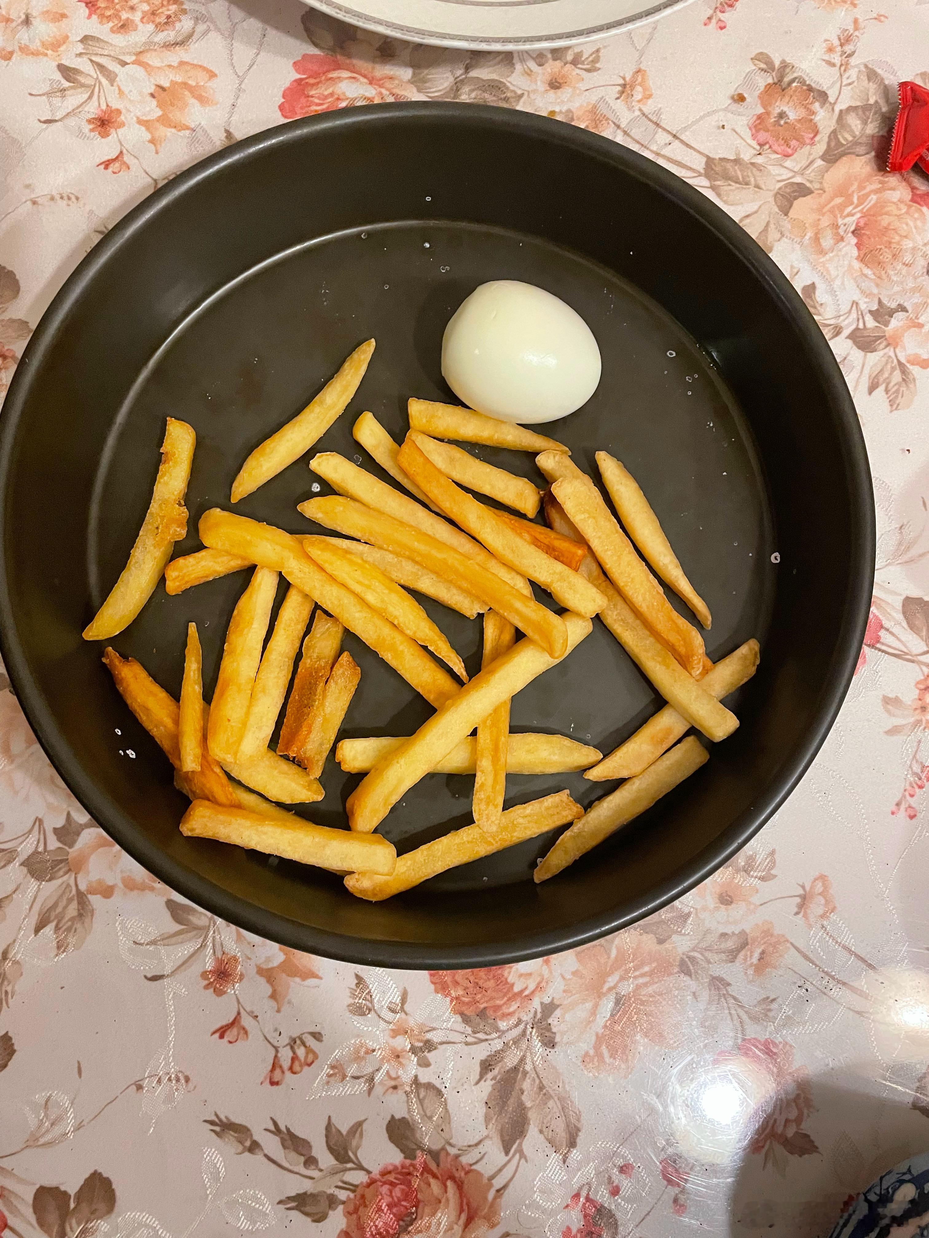 保健早餐中份薯条，汉堡王出品。加一个鸡蛋。汉堡王，美国总统的最爱。 