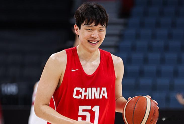 期待小杨的表现！郭士强指导谈杨瀚森：

“杨瀚森在NBA历练了一年。”

“对他