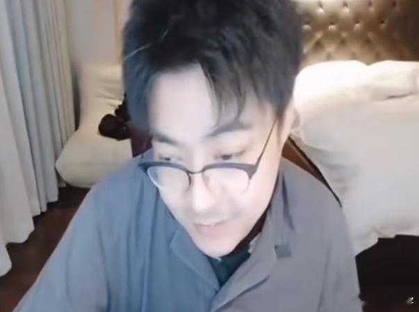 Burning：我没和查理斯当过队友，但是我很欣赏查理斯这个选手，开团很果断#d