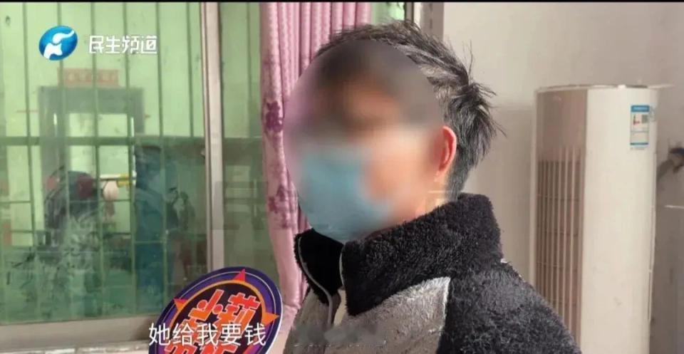 真可恨！河南一男子刷了三年礼物，谈了三年恋爱，花了十来万，最后发现自己可能只是对