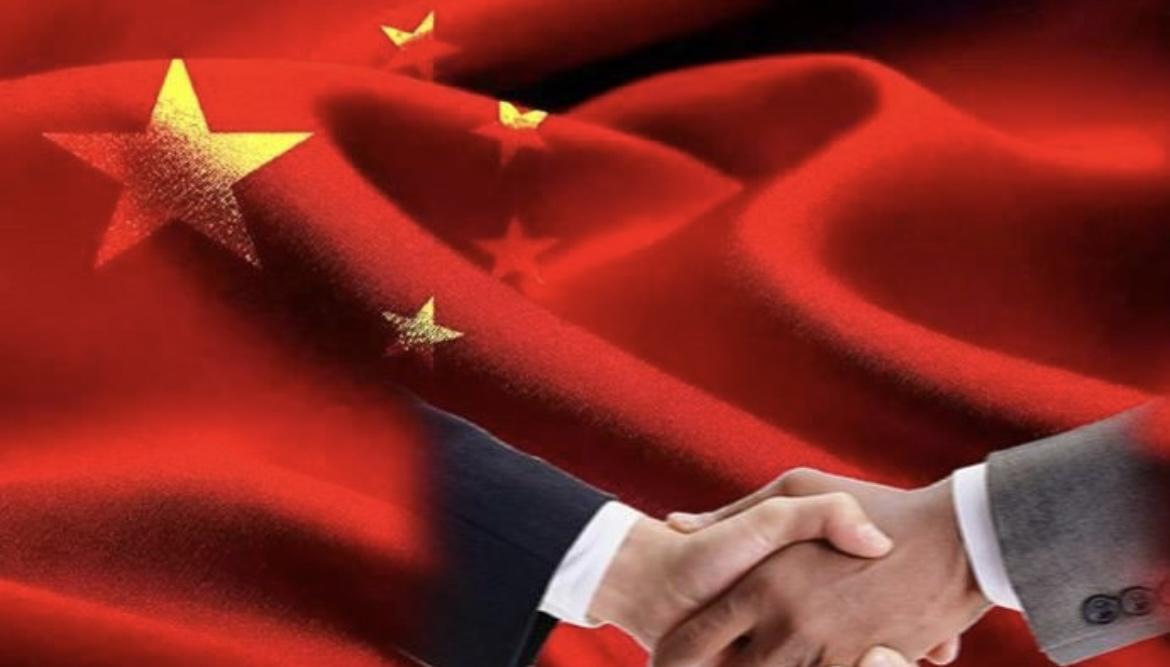 极限二选一！中国给美国两条路走。第一条，就是美国跟中国开启热战，美国战死！第二条