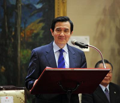 马英九的一句话，在两岸炸开。他说：“若大陆统一不和平、不民主，台湾人绝不接受”。