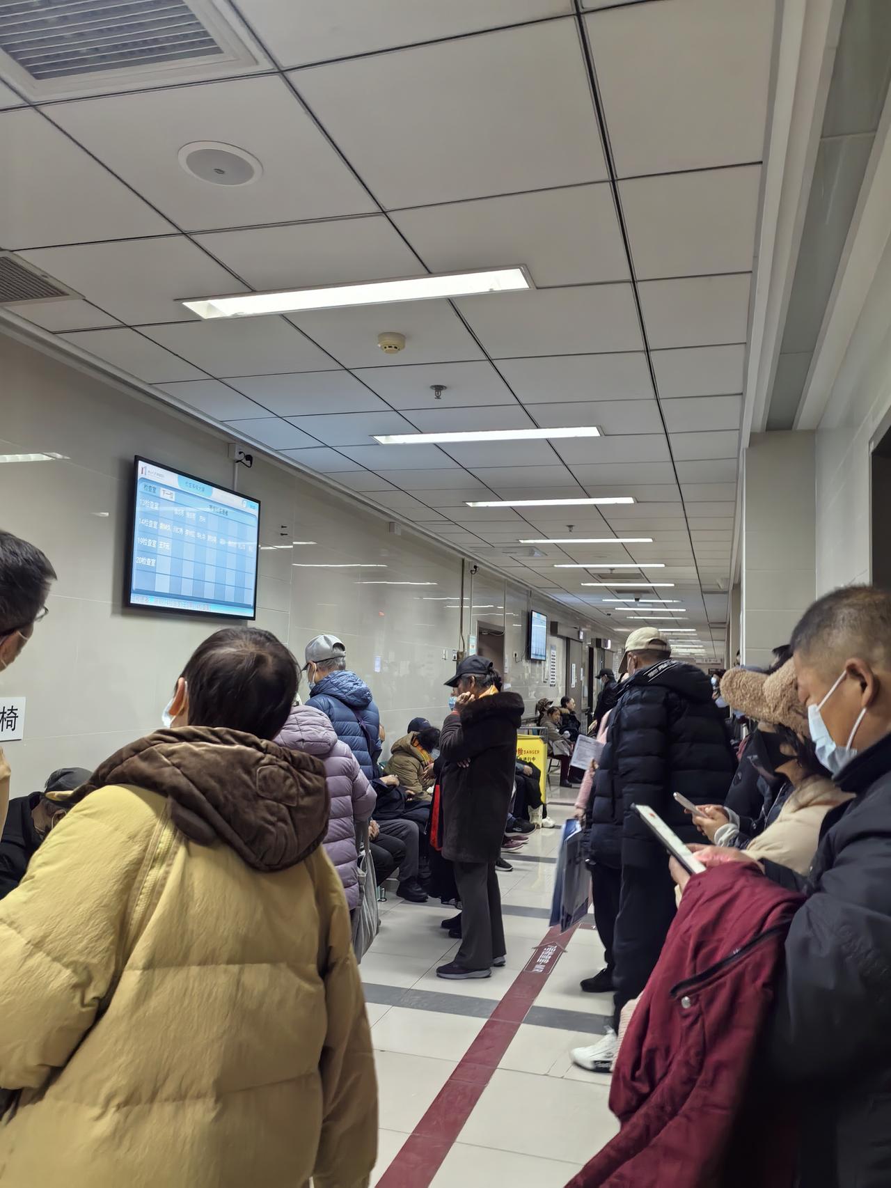 去了肿瘤医院才会明白的几个残酷事实
一，肿瘤患者不是多，而是非常多
二，老年人患