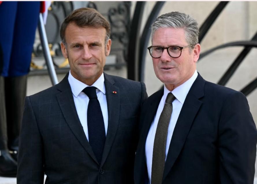 英法突然动手了。

就在外界还在质疑美国频繁对主权国家动武、国际法形同虚设的时候