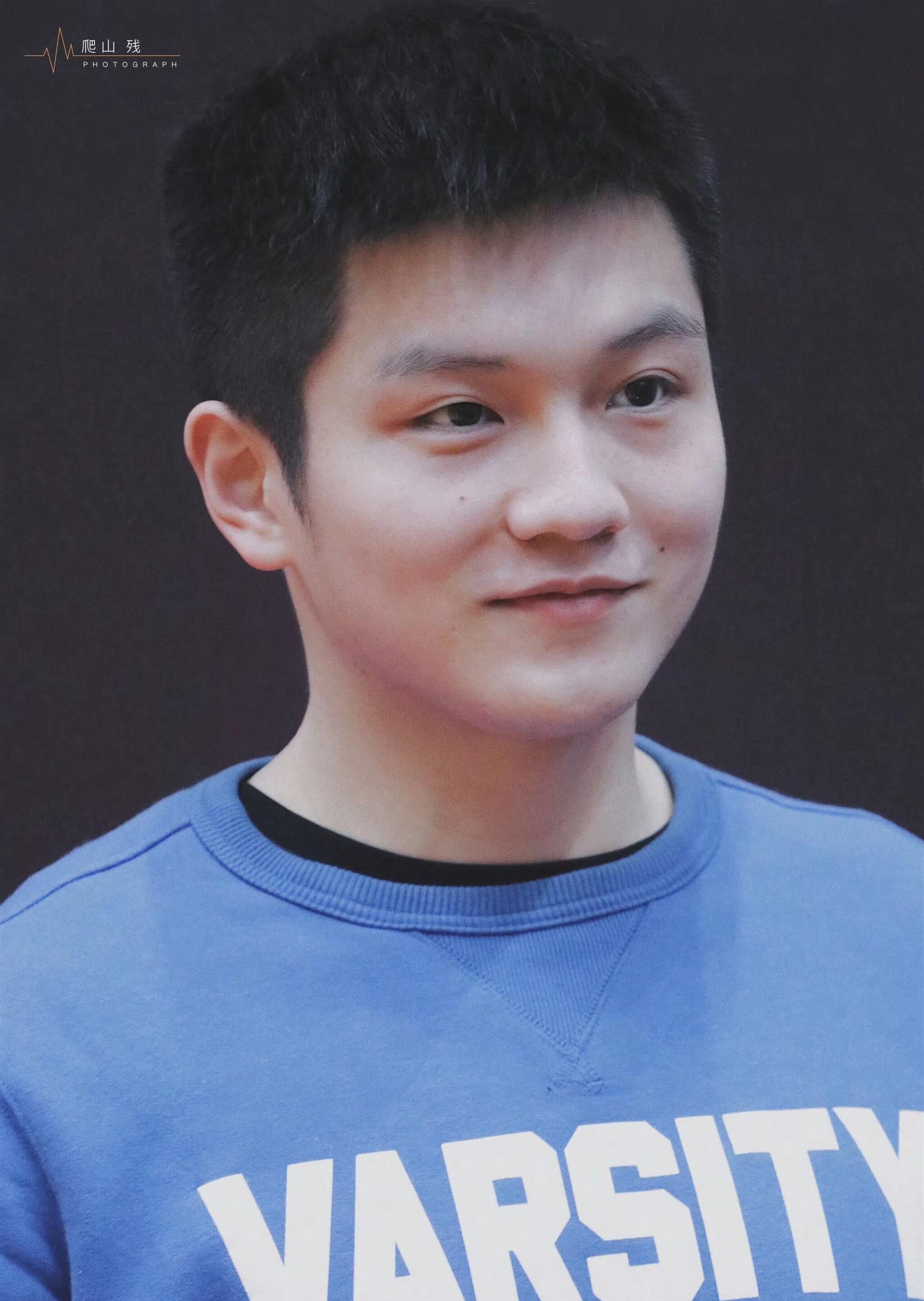 满屏樊振东，实力与颜值双在线，这才是真正的暴力美学 