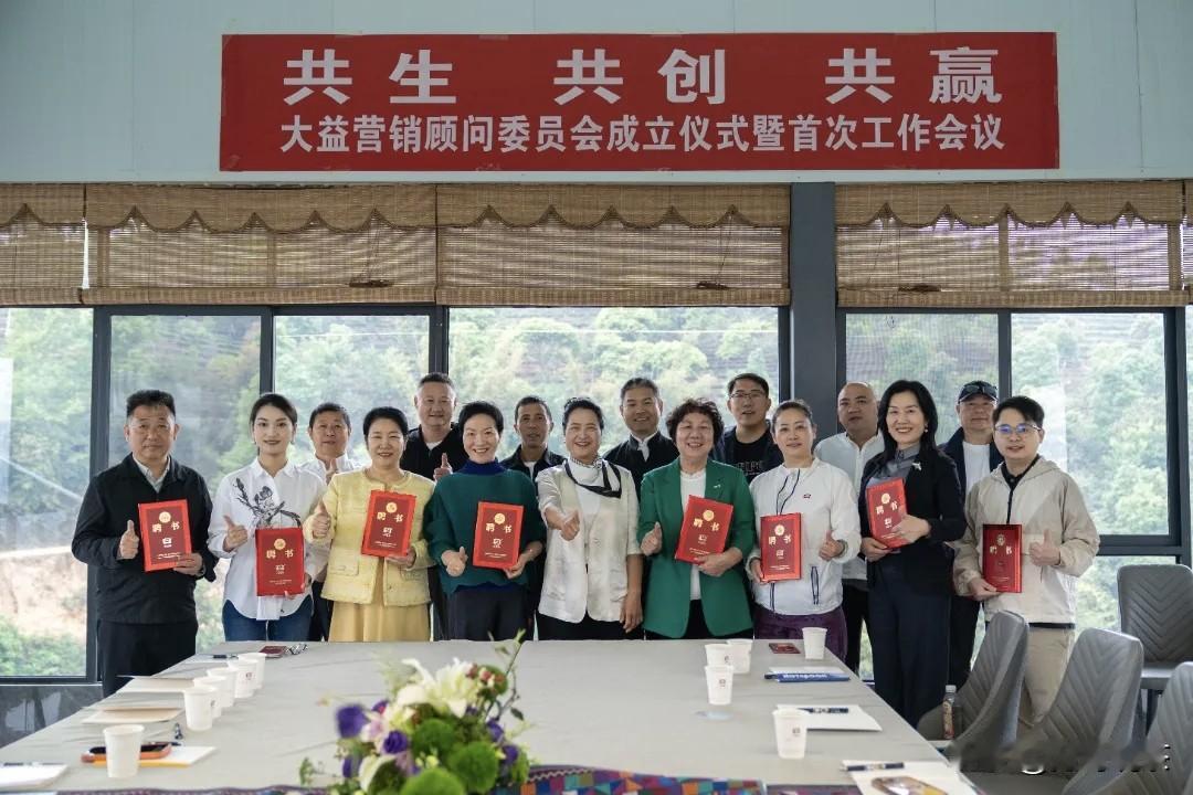 普洱头部三巨头，各自困守的“三岔口”

幸福的人大抵相似，不幸的人各有悲欢。
