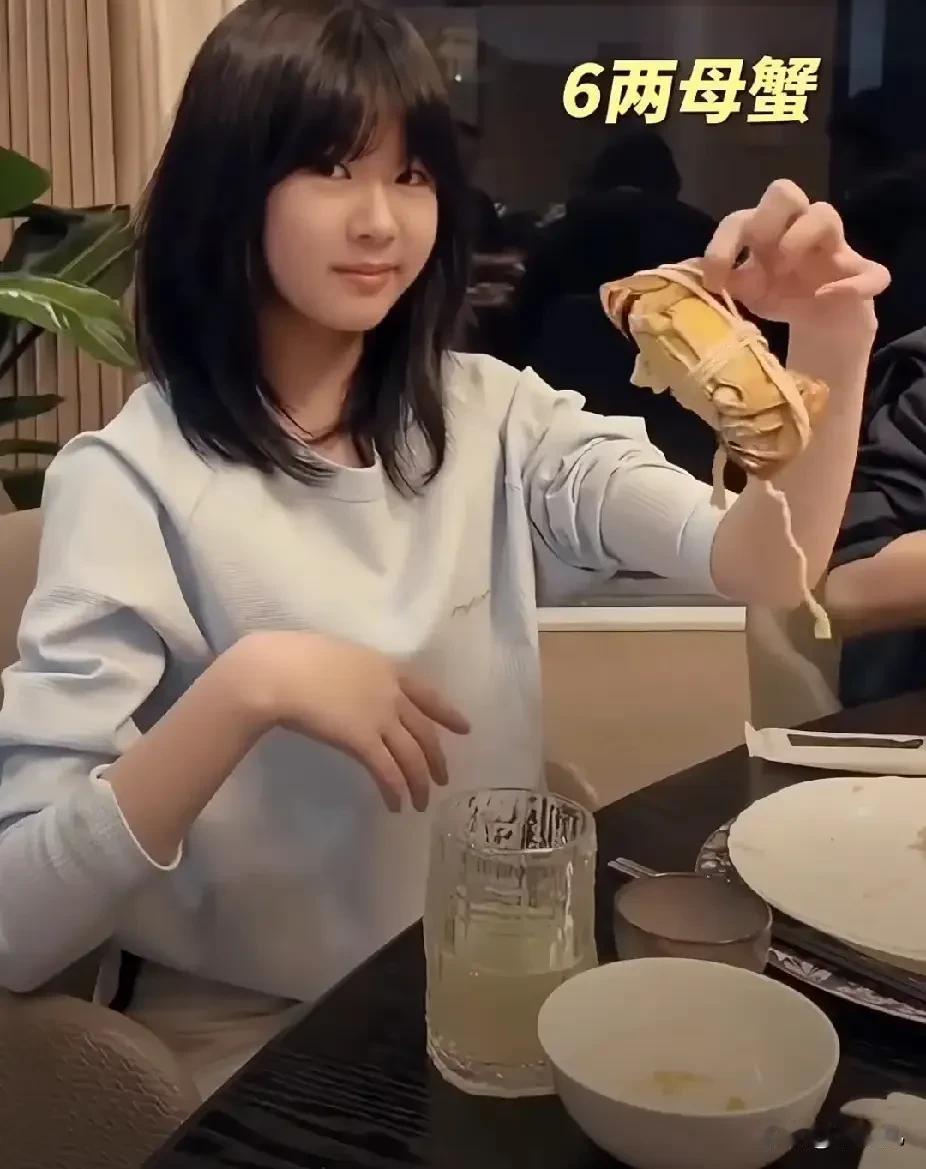 我老公说
别看陆毅有两个那么漂亮的女儿
老公不但不羡慕，反而还觉得是累赘！

经