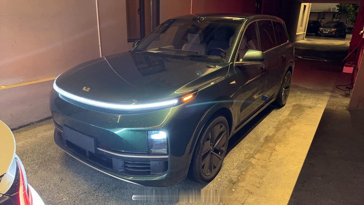 重新开回理想L9，曾经的旗舰大SUV，我竟然完全不觉得大，不觉得累赘难开。一方面