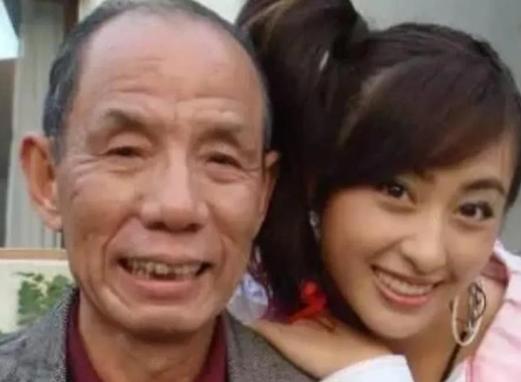 [微风]魏宗万当初顶着满城风雨娶了大6岁还带孩子的二婚妻子，两人硬是相守了51年
