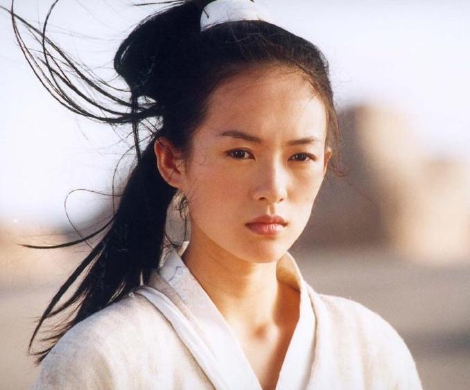 凭着一股狠劲，一股犟劲，
一路风雨走过来，回头望望，
却在每段爱情时总是心软。