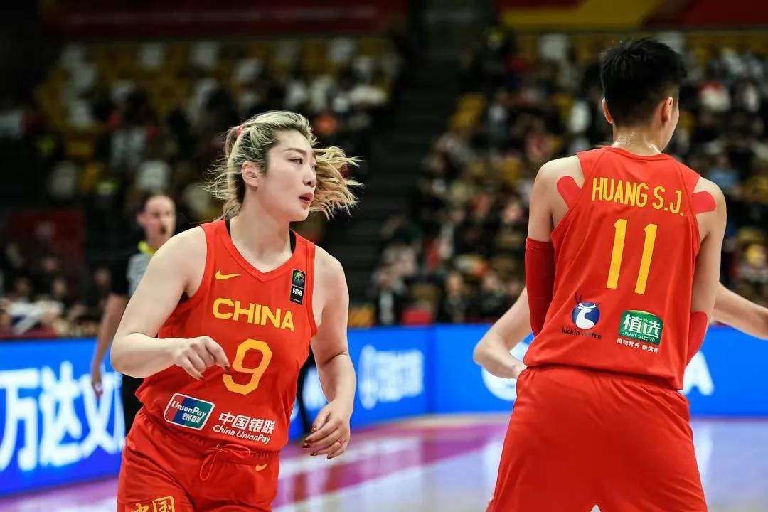 难以置信！中国女篮icon竟然在一场惊人的比赛中以105-69。这场比赛怎么能说