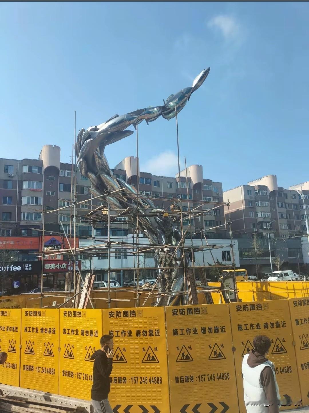 西安路巨变！鱼群雕像搭起脚手架，老店新颜引爆全城热议

大连西安路商圈正迎来新一