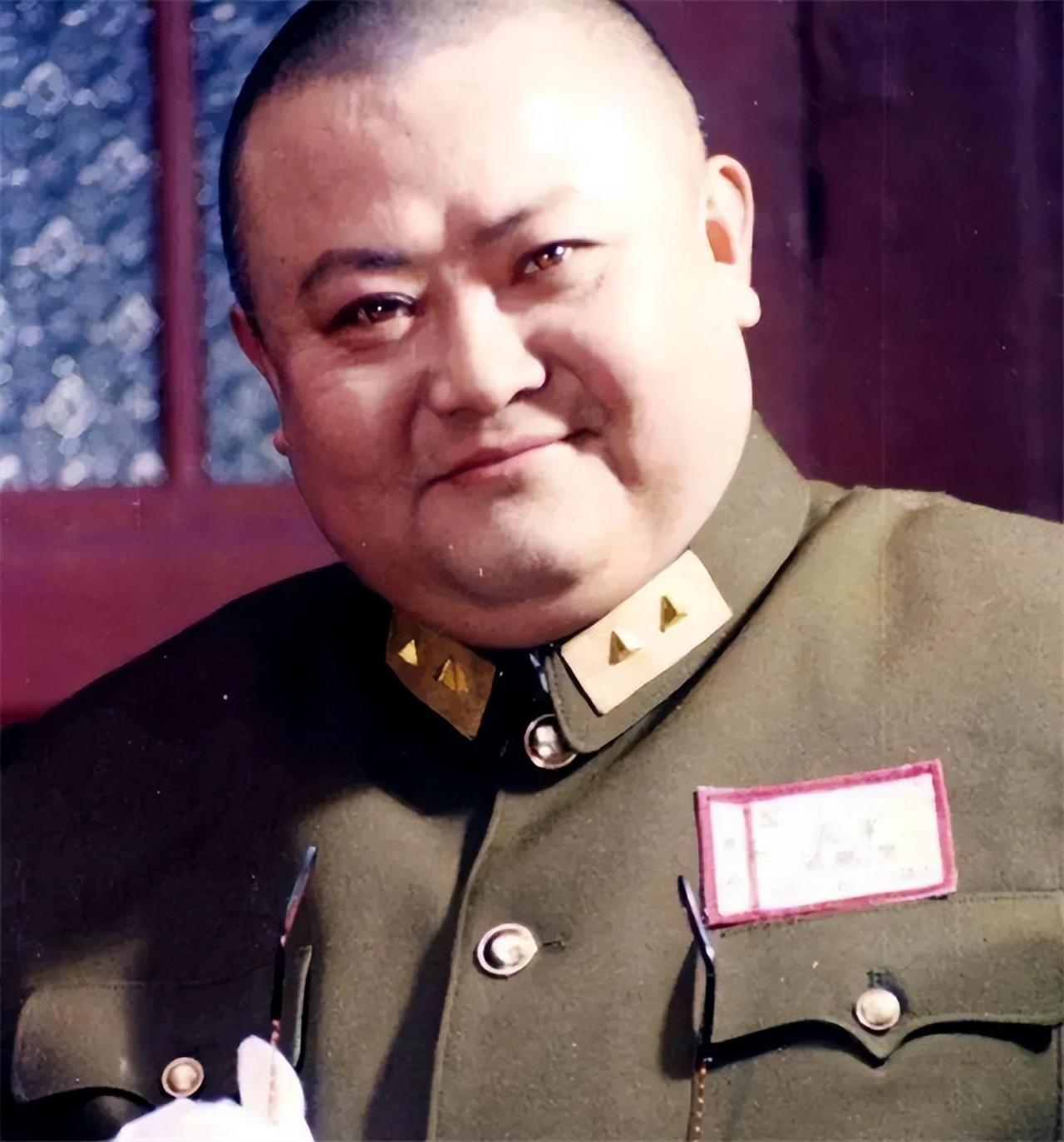 [微风]解放后，川军名将范绍增将七个妻子叫到身边，对她们说道：“现在实行一夫一妻