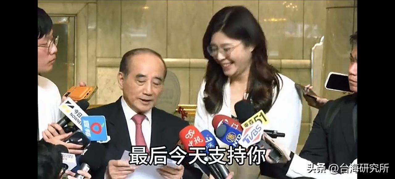 王金平站出来了
支持郑丽文来访！

台湾前“立法院长”王金平与郑丽文接受记者采访