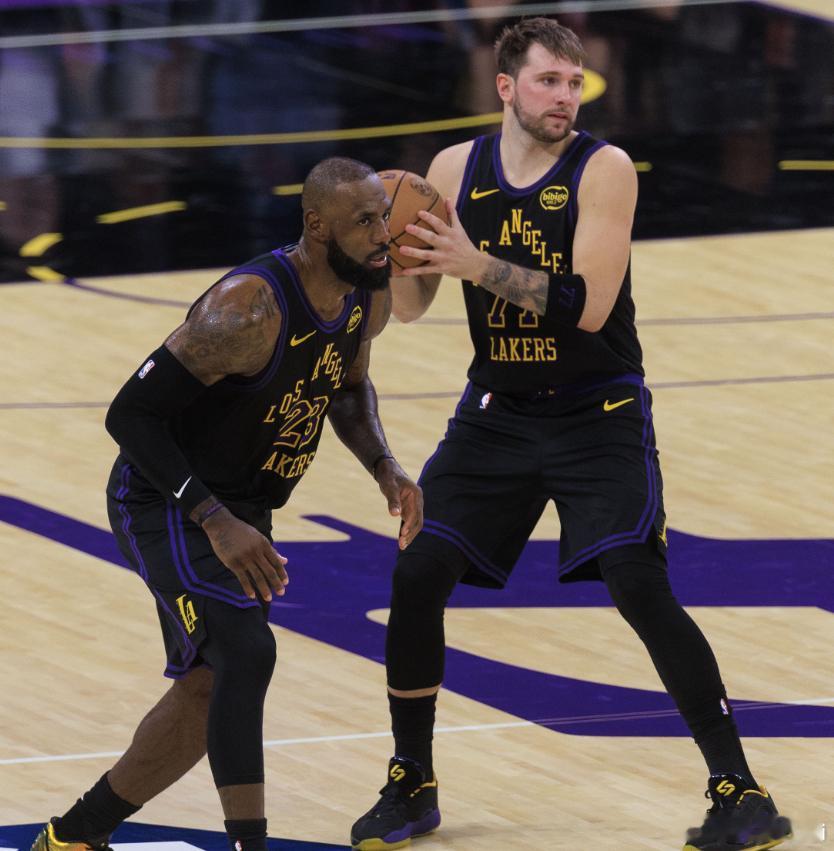 今天，NBA知名经纪人里奇·保罗在自己的播客节目《Podcast with Ri