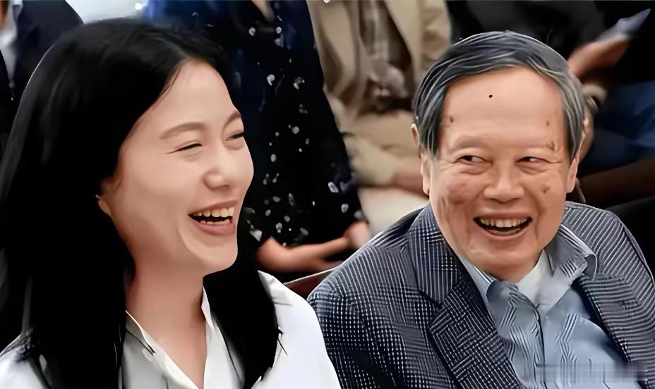 为翁帆的“何其有幸”而感动在杨振宁先生逝世的次日，杨振宁夫人翁帆在《光明日报》发