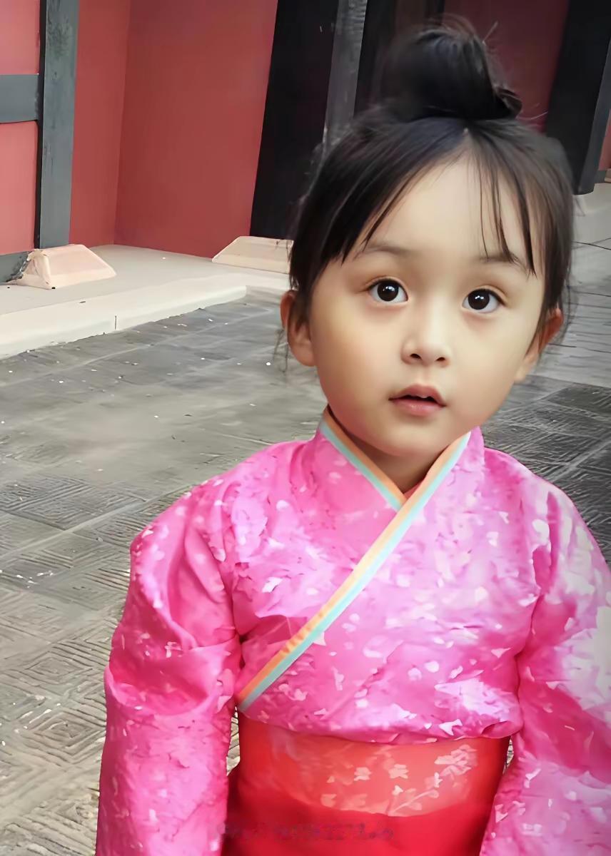 刘楚恬
恬静美丽的小姑娘
千万不要医美啊！