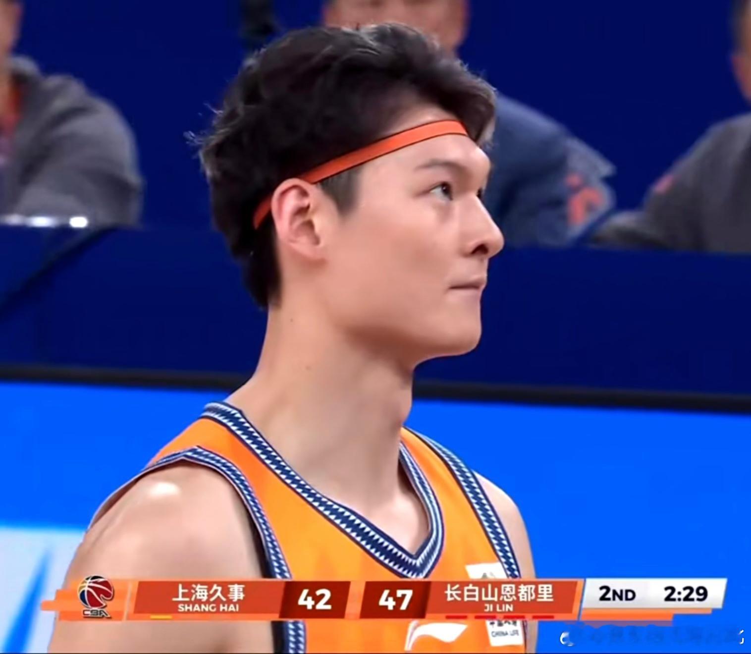 小伙子越发俊秀了王哲林cba上海男篮